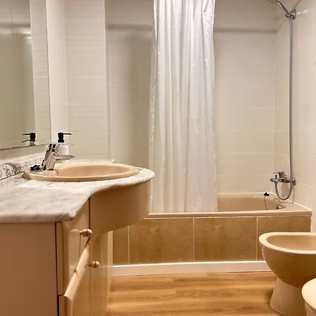 Lovely 3-bedroom 15 Minutes From Apartment *