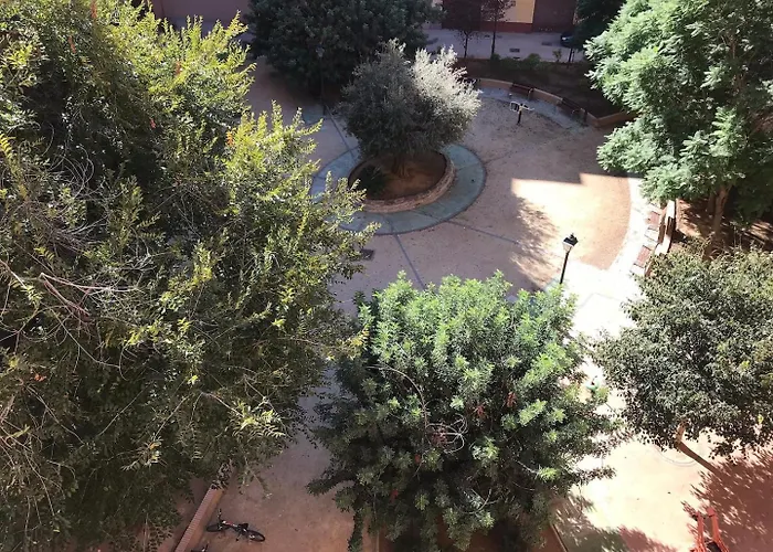Lovely 3-bedroom 15 Minutes From Lejlighed Valencia